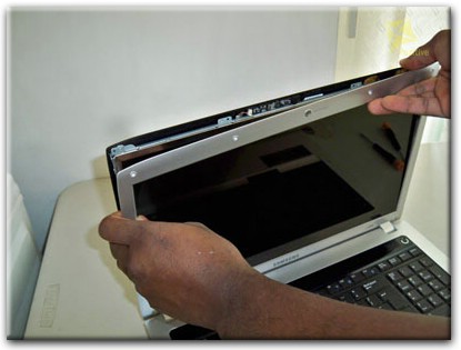 Замена экрана ноутбука Samsung в Черноголовке